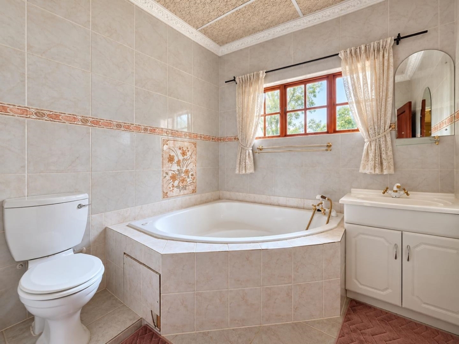 4 Bedroom Property for Sale in Ladybrand Free State